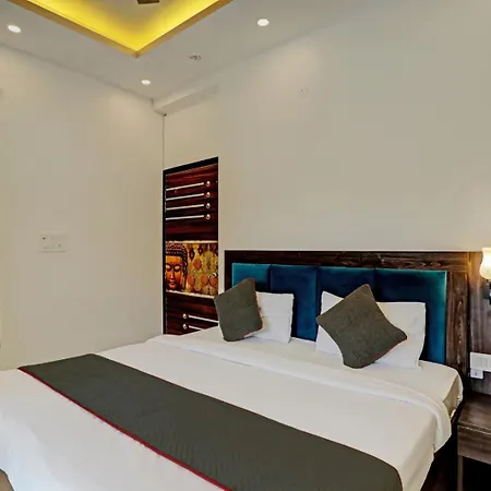 Hotel Kings Near Igi Airport